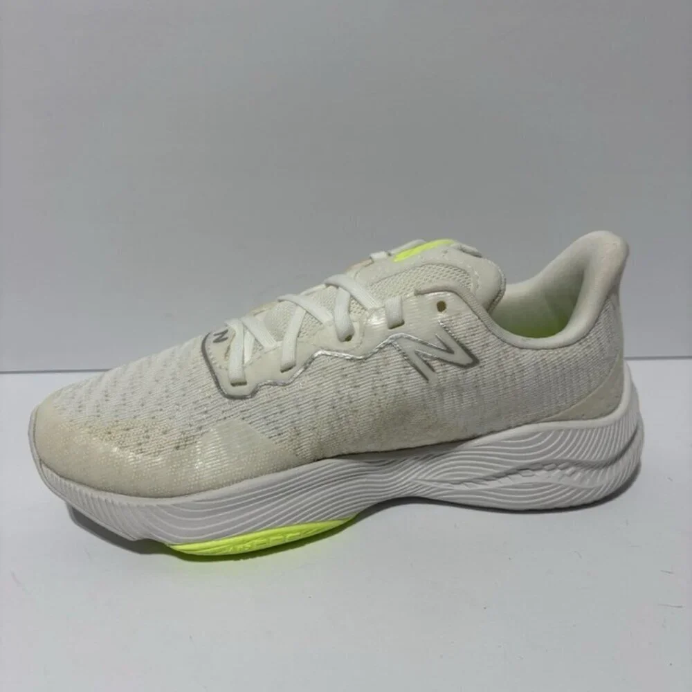 New Balance Women’s FuelCell Shift Trainer V2 Sneakers White, Size 5 Wide